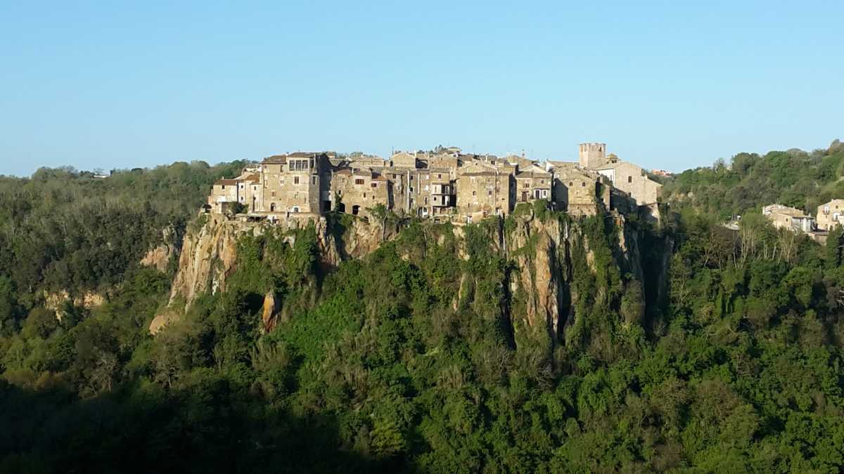 Guida Completa su Come Arrivare a Calcata