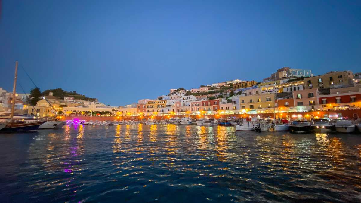 Ponza con Bambini: Una Vacanza Indimenticabile nell'Isola Pontina