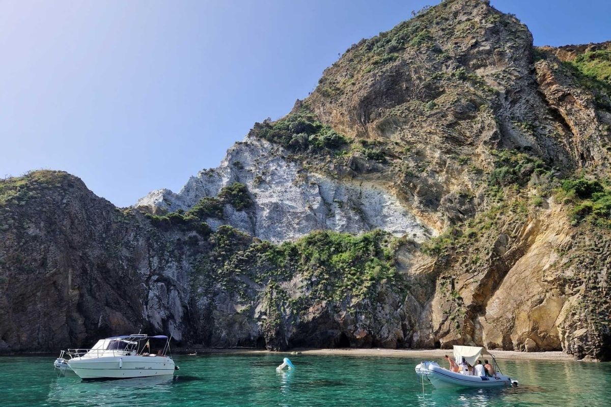 Spiaggia di Lucia Rosa, un angolo nascosto di Ponza
