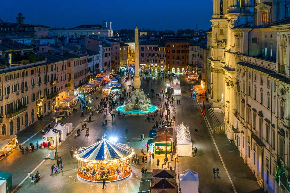 Mercatini di Natale a Roma con luci e decorazioni festive