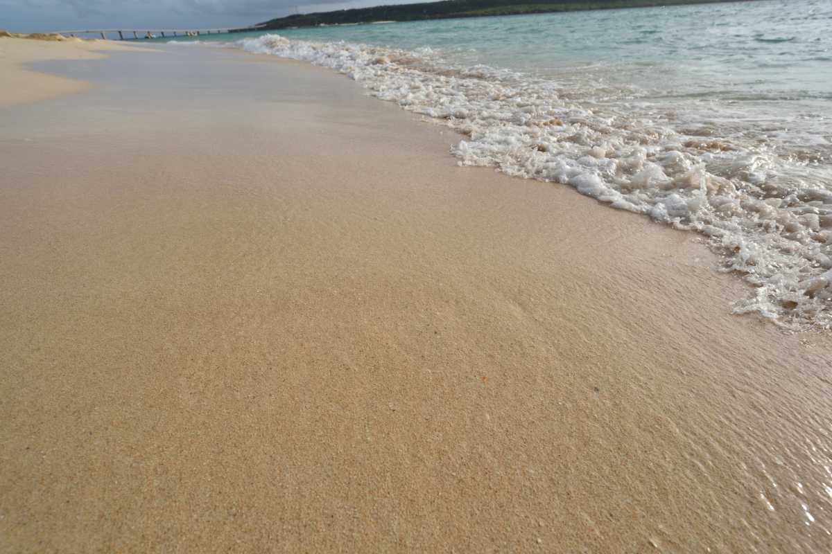 Spiaggia di Frontone a Ponza, evidenzia il divertimento e le attrezzature disponibili