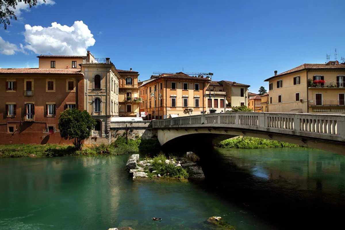 Vista del Santuario di Greccio immerso nella natura